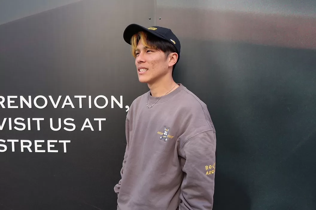 ブーツアディクト オオカミスウェット グレー